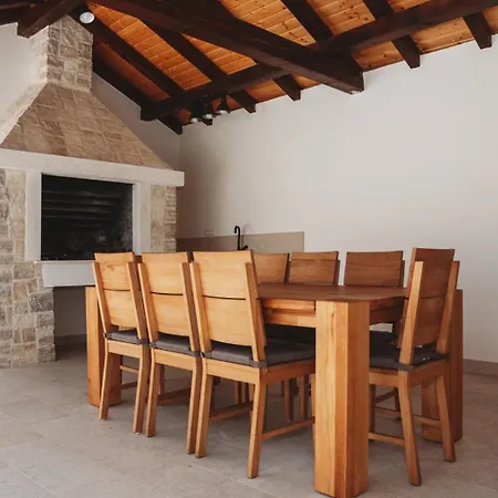 Stella - Crowonder Luxury Rent