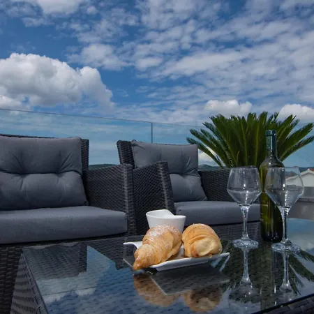 Stella - Crowonder Luxury Rent