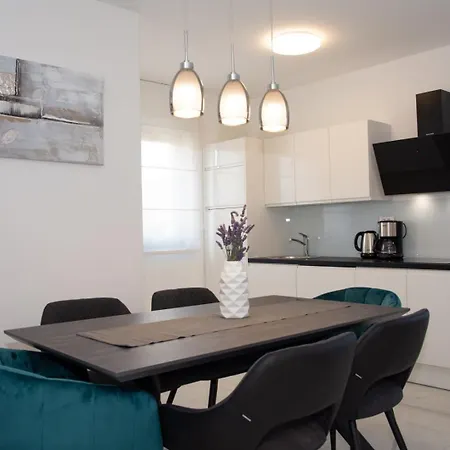 Stella - Crowonder Luxury Rent * Turanj