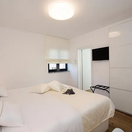 Stella - Crowonder Luxury Rent *