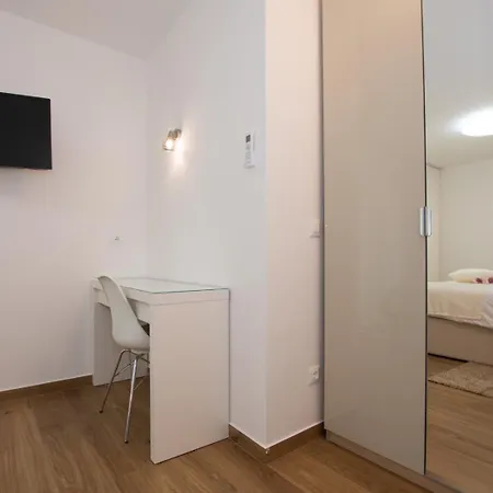 Stella - Crowonder Luxury Rent Turanj