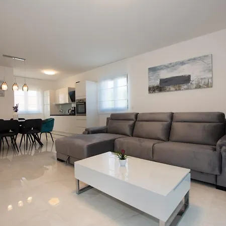 Stella - Crowonder Luxury Rent Βίλα Turanj