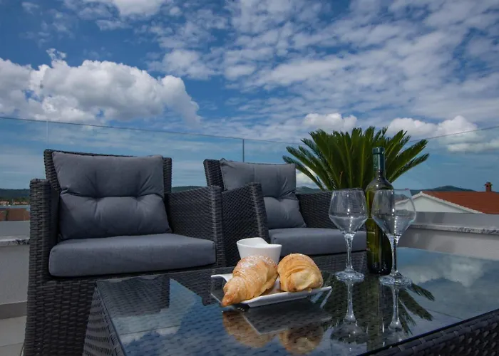 Stella - Crowonder Luxury Rent