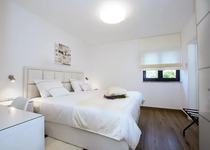 Stella - Crowonder Luxury Rent * Turanj