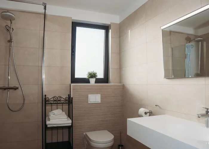Stella - Crowonder Luxury Rent