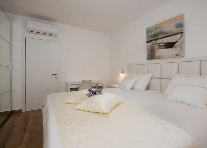 Stella - Crowonder Luxury Rent * Turanj