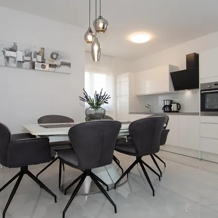 Villa Stella - Crowonder Luxury Rent