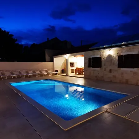 Stella - Crowonder Luxury Rent * Turanj
