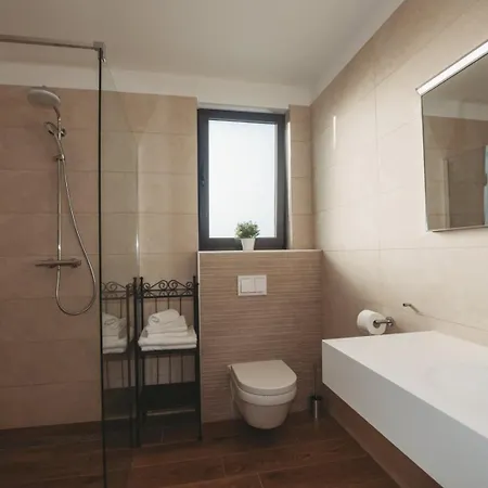 Stella - Crowonder Luxury Rent Turanj