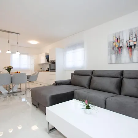 Stella - Crowonder Luxury Rent Villa *
