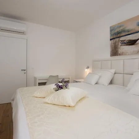 Stella - Crowonder Luxury Rent * Turanj