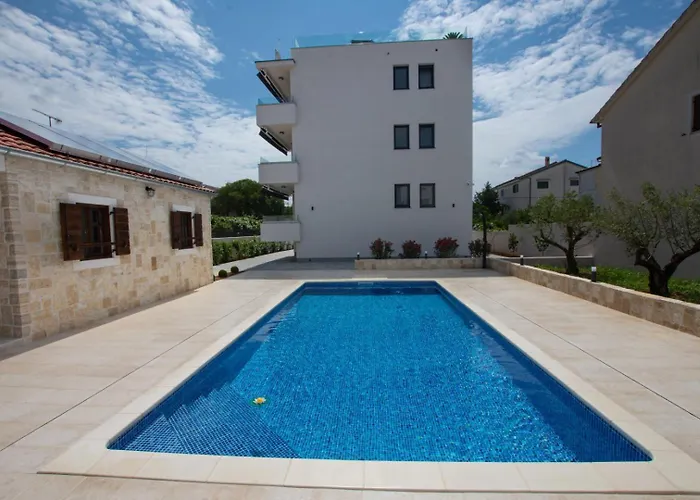 Stella - Crowonder Luxury Rent Turanj