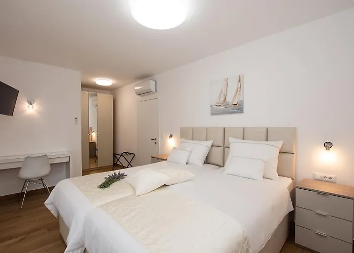 Stella - Crowonder Luxury Rent